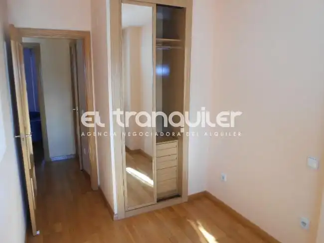 Schlafzimmer von Wohnung zum Verkauf in Madrid mit Klimaanlage, Abstellraum und Möbliert