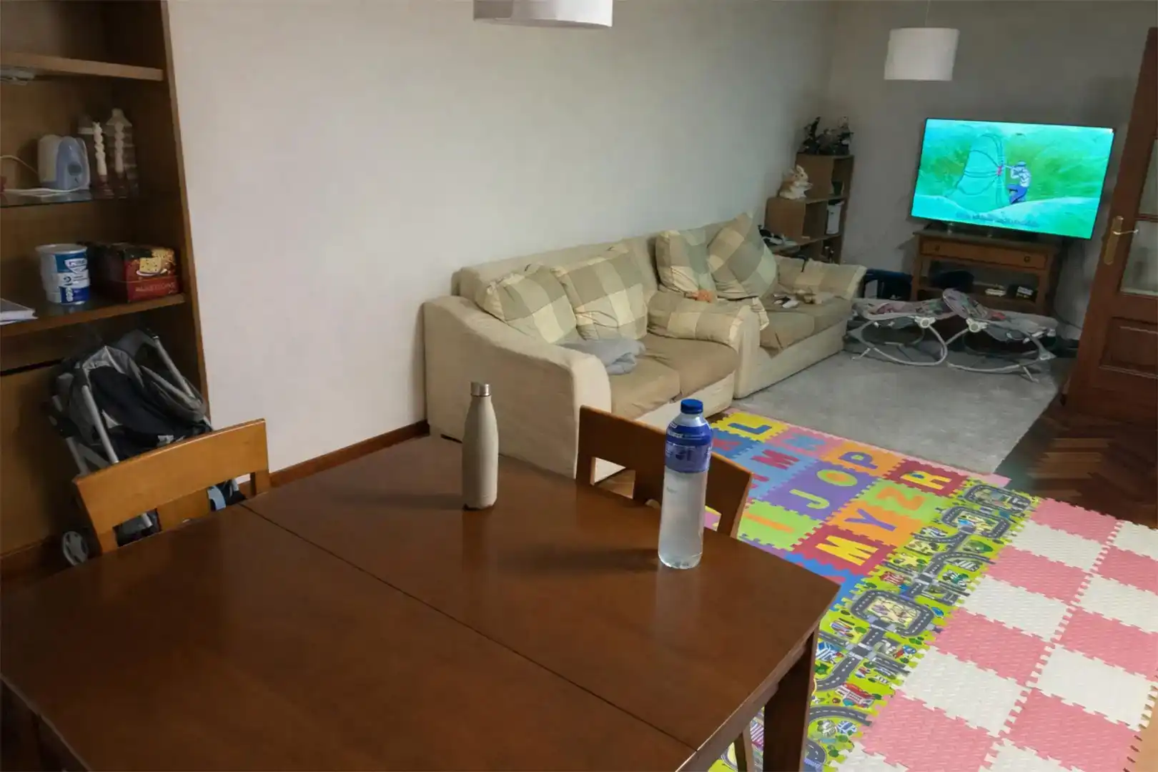 Sala de estar de Piso para compartir en Cambre  con Parquet y Amueblado