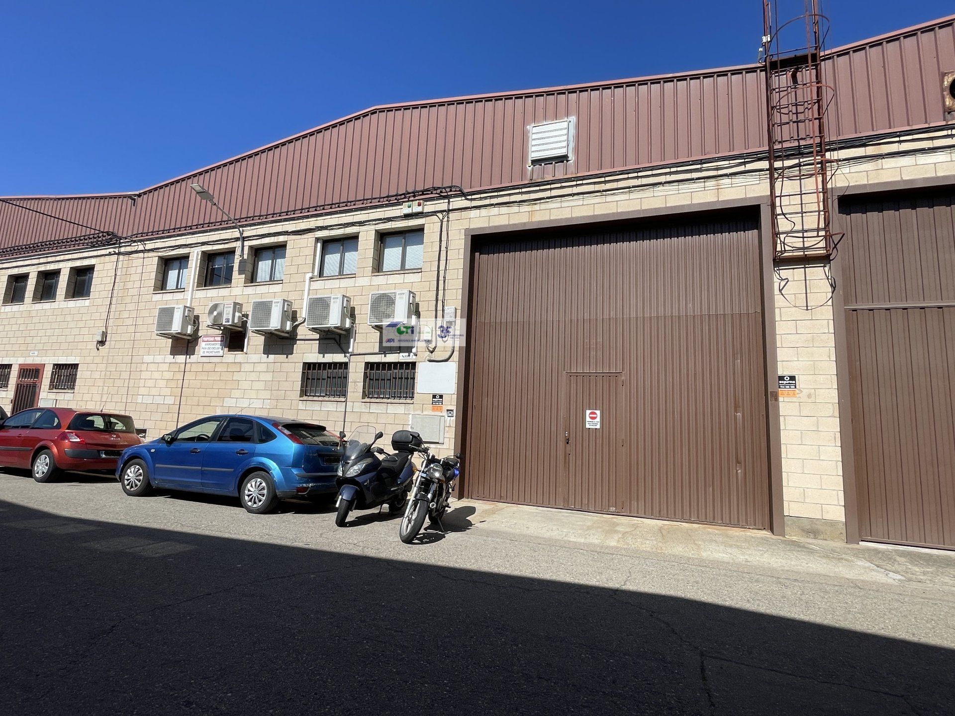 Vista exterior de Nau industrial en venda en  Zaragoza Capital