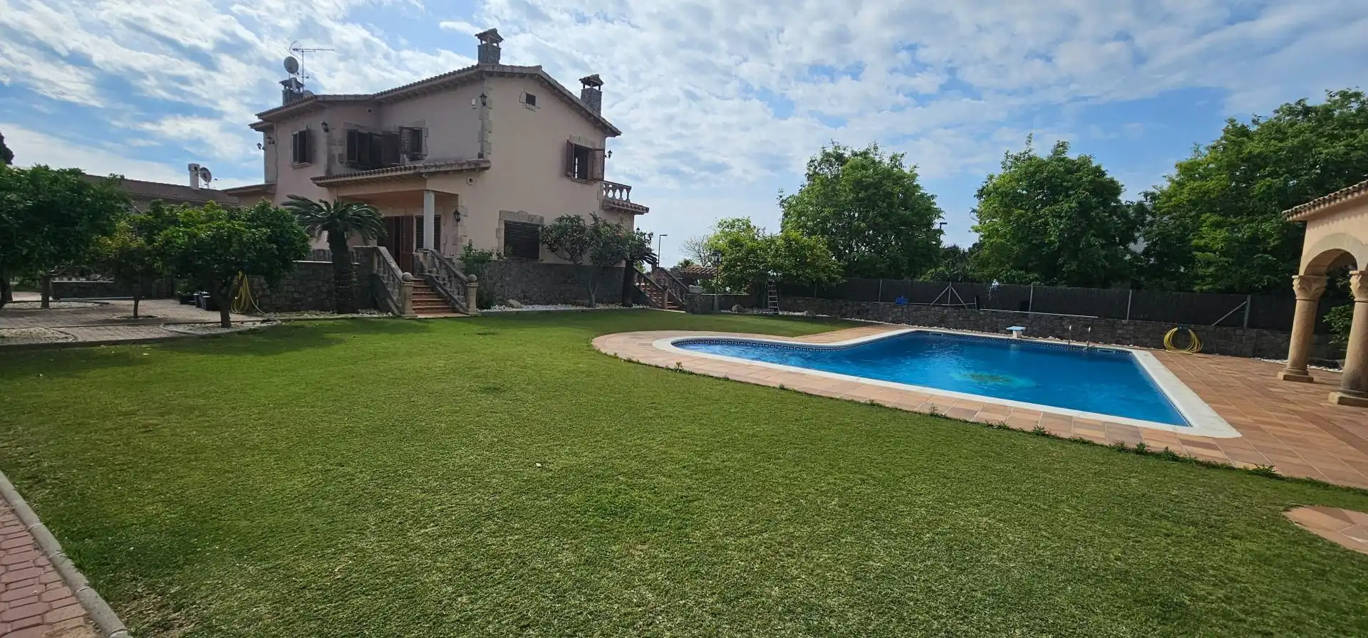 Garden of Houses for sale in Mataró  with Air Conditioner, Heating and Terrace