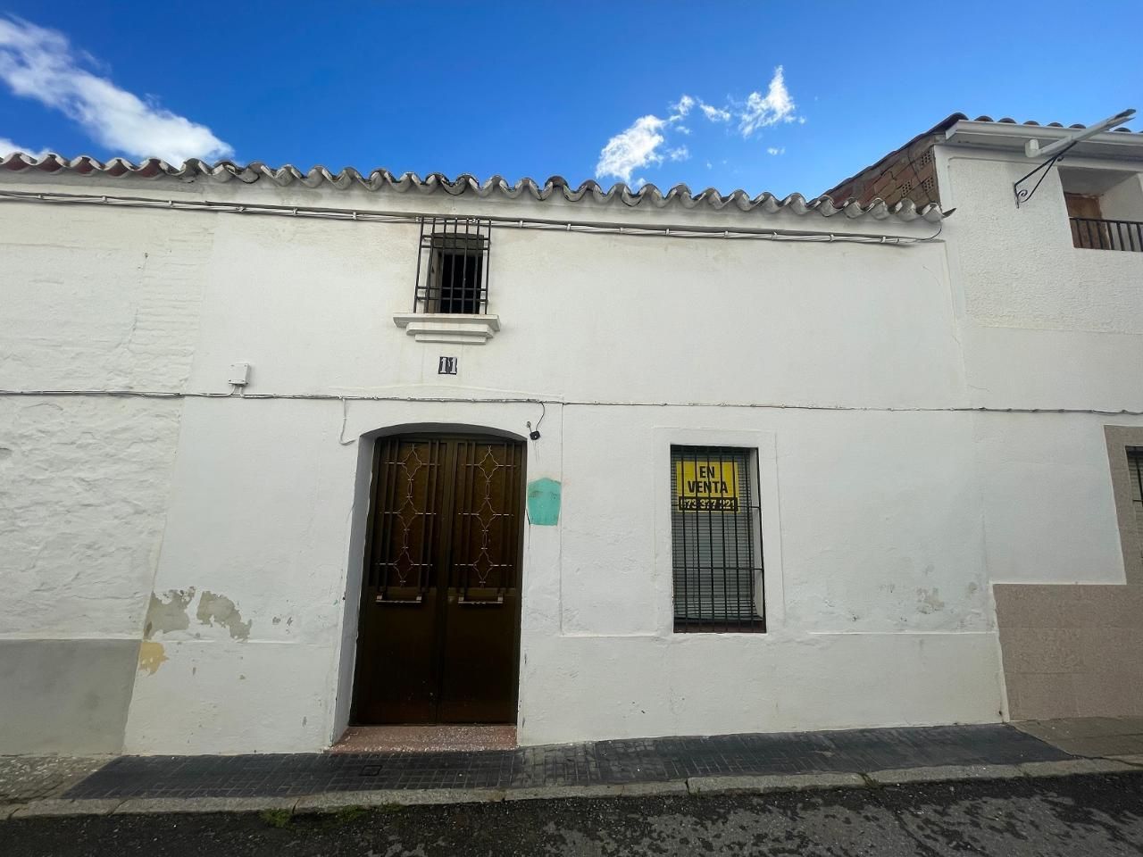 Vista exterior de Casa o xalet en venda en Higuera de la Serena amb Jardí privat, Terrassa i Traster