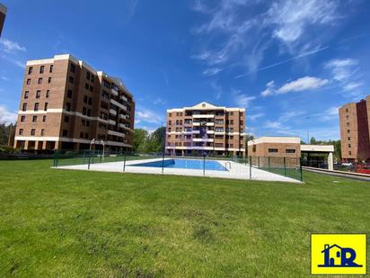 Piscina de Pis en venda en Cuenca Capital amb Calefacció, Terrassa i Traster