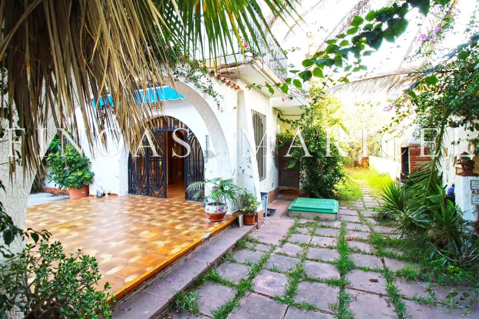 Vista exterior de Casa o xalet en venda en Sitges amb Aire condicionat, Calefacció i Jardí privat