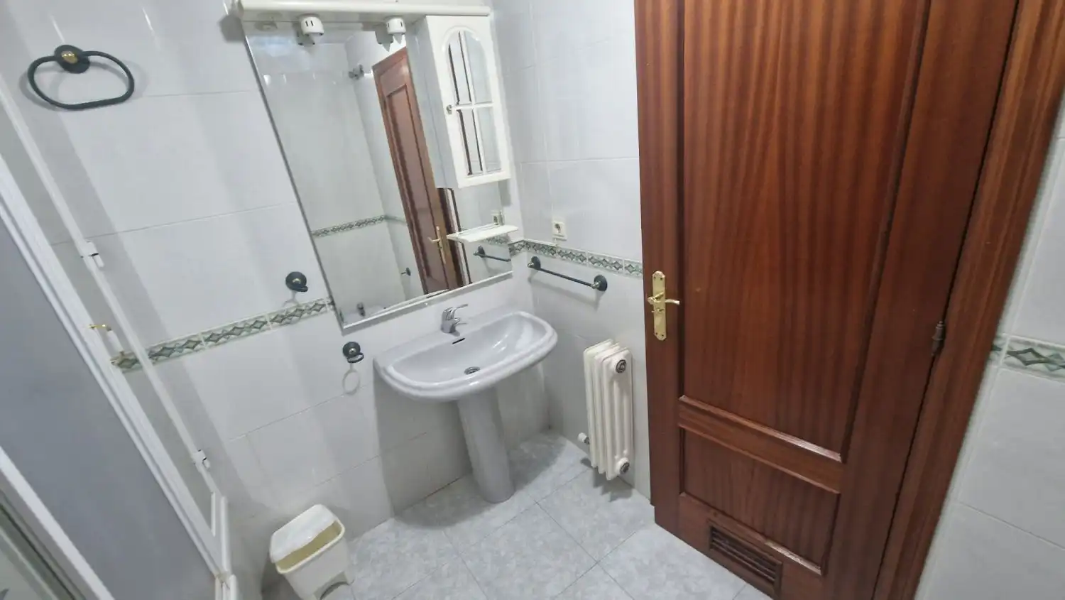 Baño de Piso en venta en Jaén con Calefacción, Terraza y Balcón