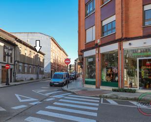 Vista exterior de Edifici en venda en Oviedo 