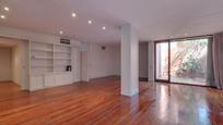 Sala d'estar de Pis en venda en  Barcelona Capital amb Terrassa i Balcó