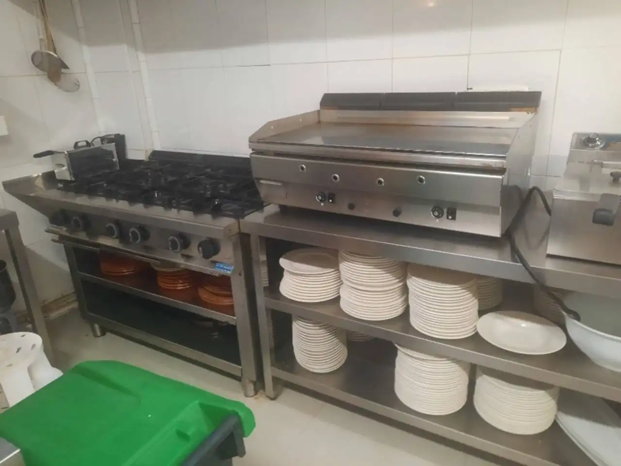 Cuina de Local de lloguer en Cartagena amb Aire condicionat