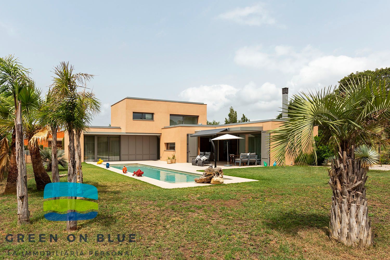 Vista exterior de Casa o xalet en venda en Peralada amb Aire condicionat, Forn i Rentadora