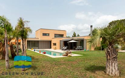 Vista exterior de Casa o xalet en venda en Peralada amb Aire condicionat