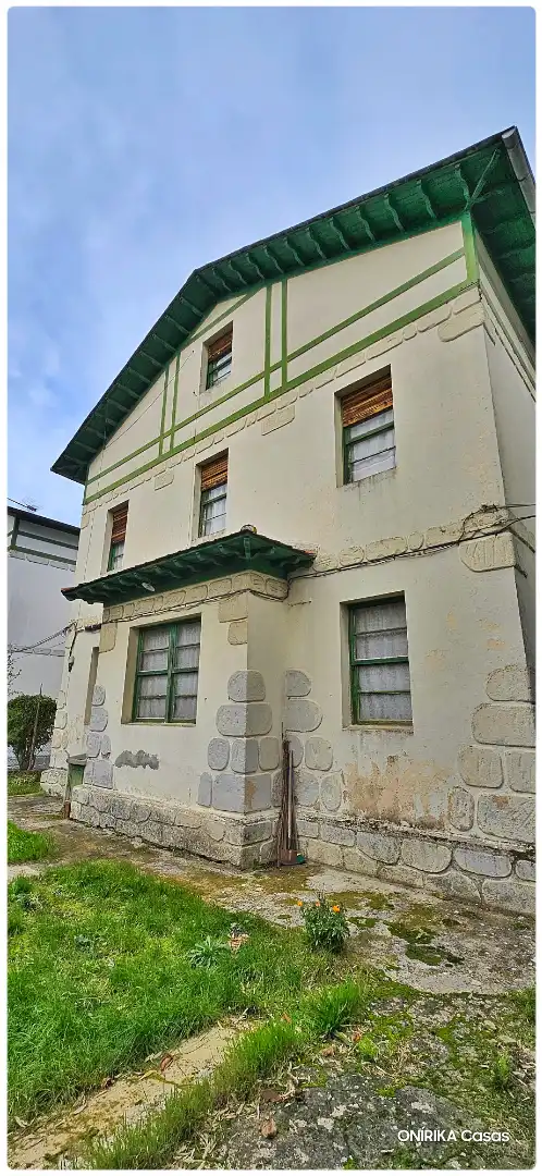 Vista exterior de Casa o xalet en venda en Lugo amb Jardí privat, Parquet i Traster