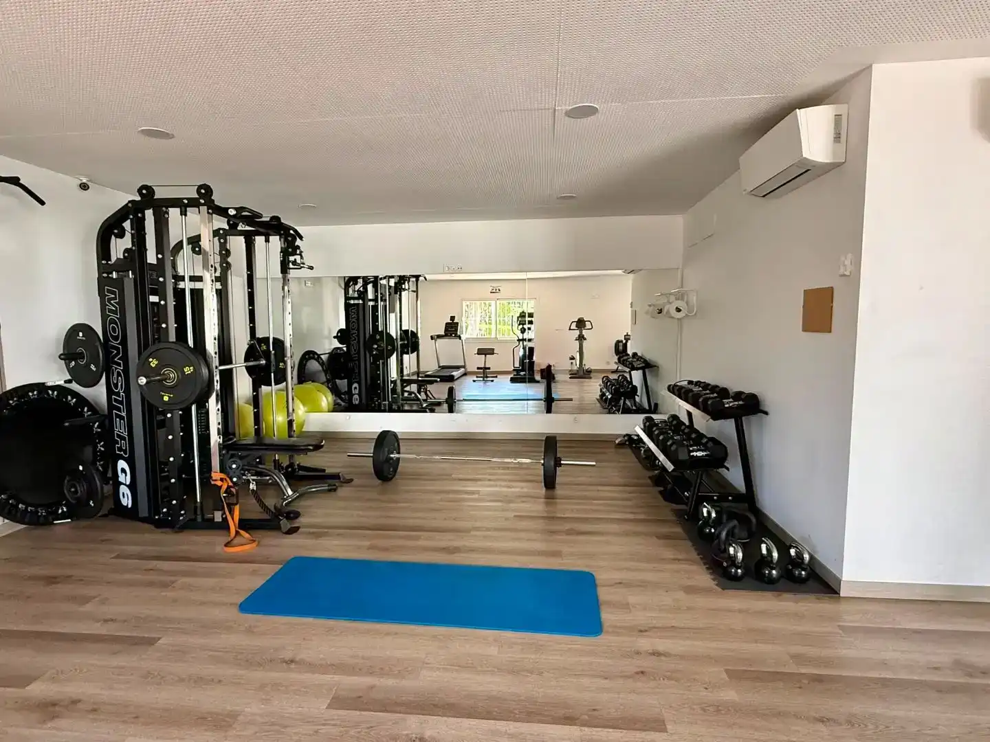 Piso de alquiler en Marbella con Aire acondicionado, Jardín privado y Piscina