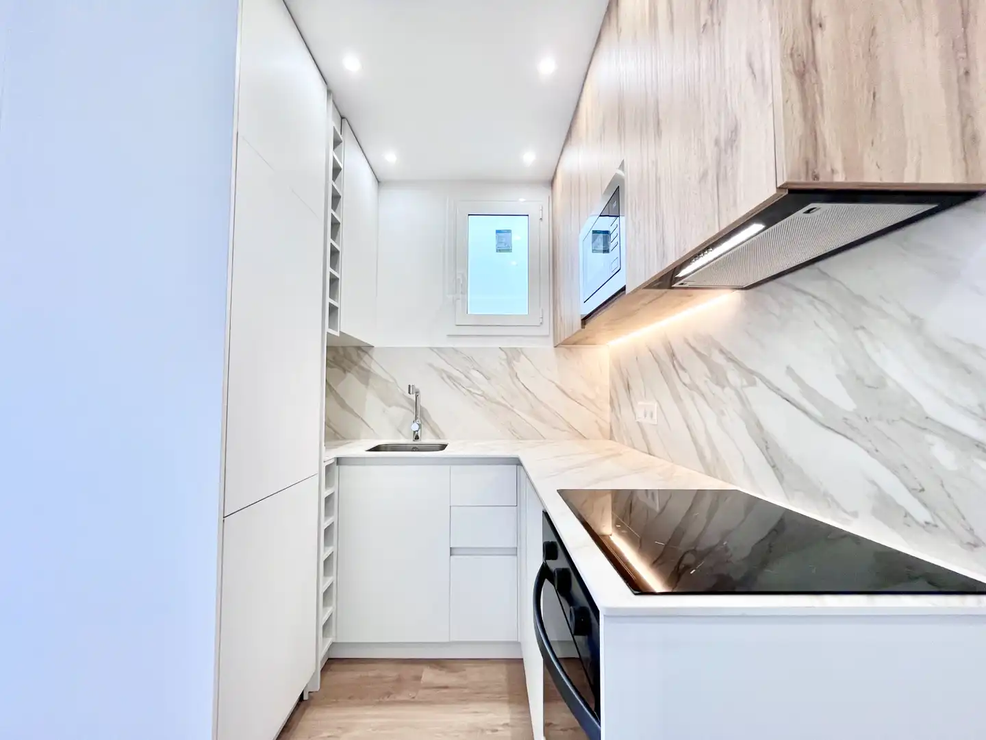Küche von Wohnung zum Verkauf in Barcelona mit Klimaanlage, Heizung und Parkett