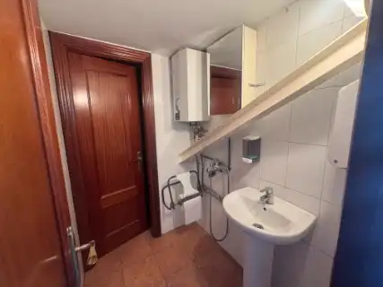 Badezimmer von Fabrikhallen zur Miete in Zarautz