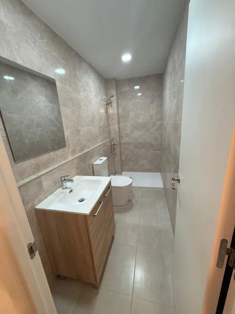 Badezimmer von Haus oder Chalet zur Miete in Viladecans mit Klimaanlage, Heizung und Privatgarten