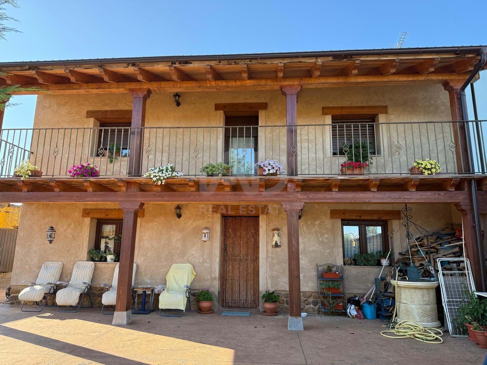 Vista exterior de Casa o chalet en venta en Villaquilambre