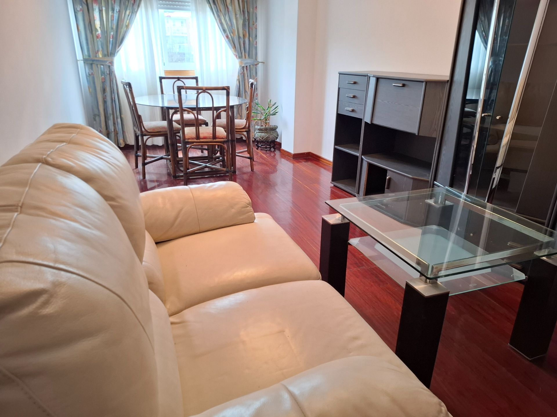 Sala d'estar de Pis de lloguer en Ourense Capital  amb Calefacció i Moblat