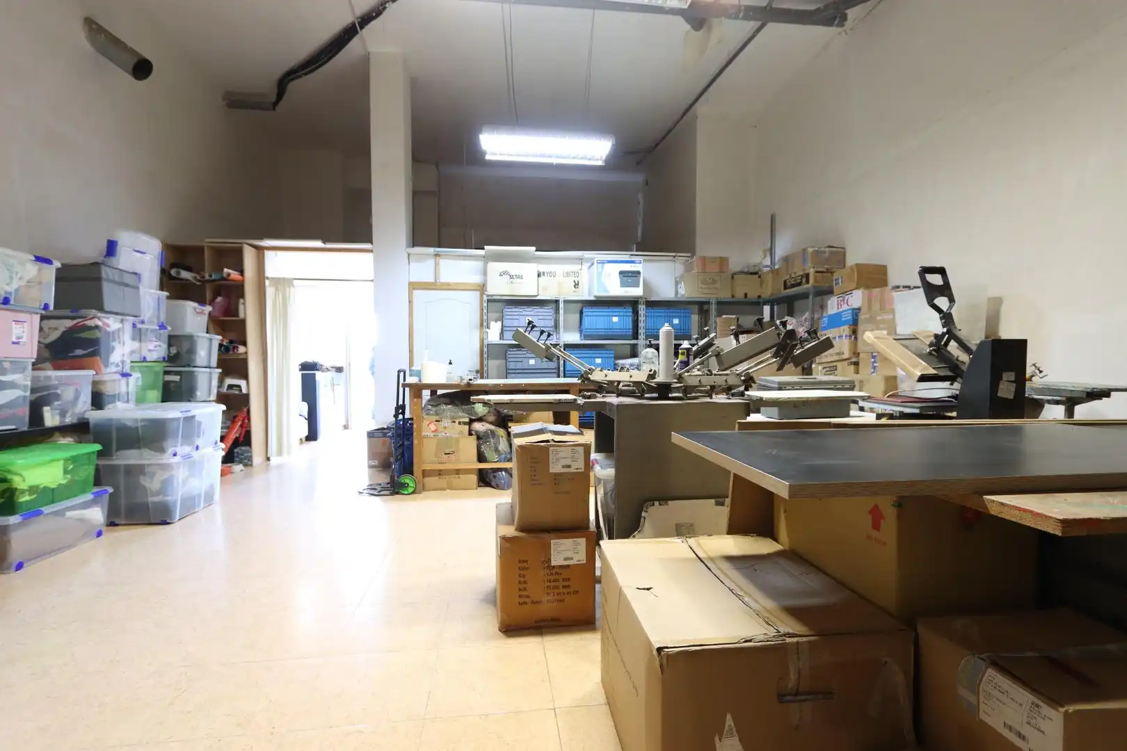 Cocina de Local en venta en La Pobla de Vallbona