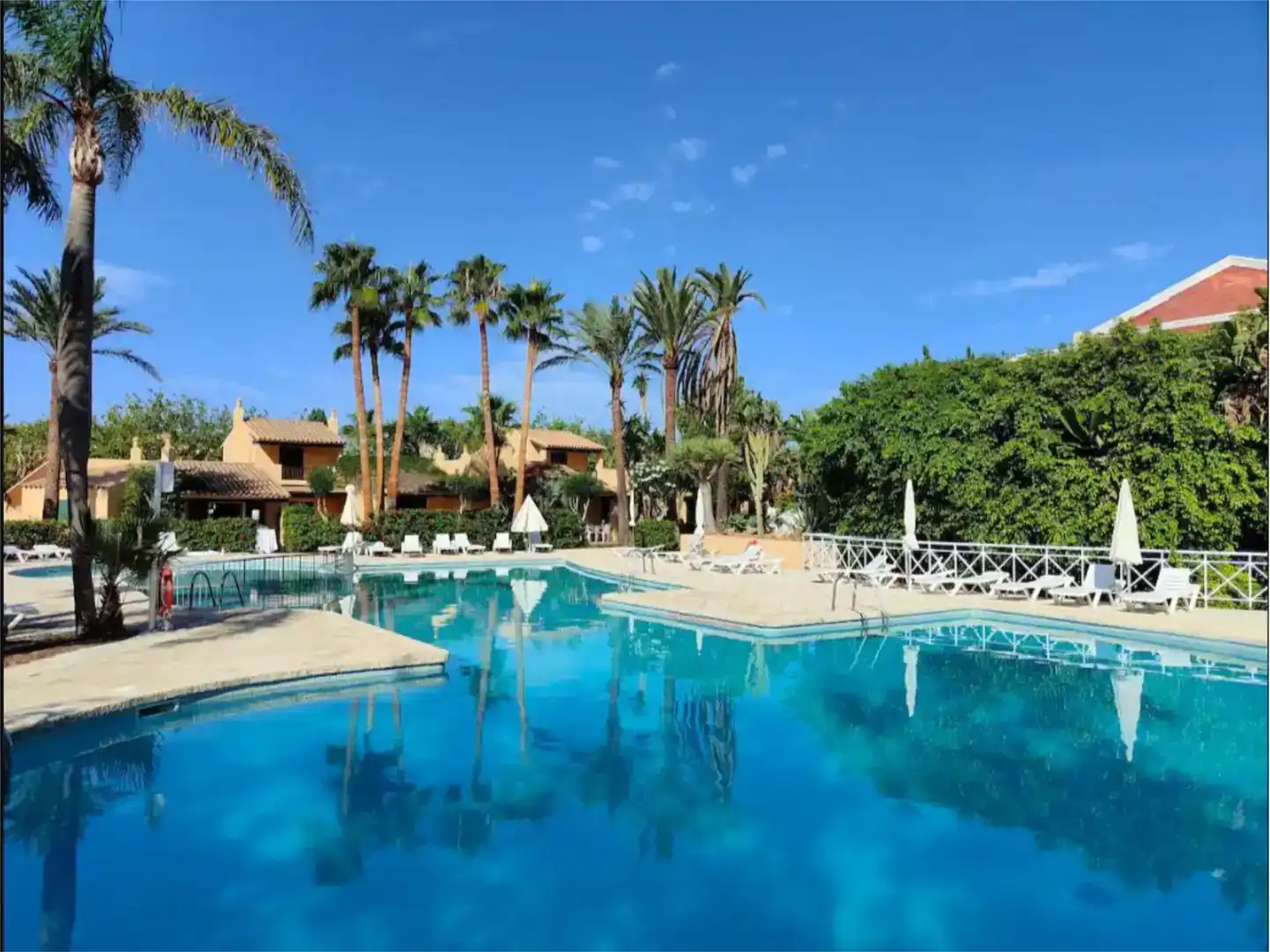 Piscina de Casa adosada de lloguer en Ciutadella de Menorca amb Aire condicionat, Jardí privat i Piscina