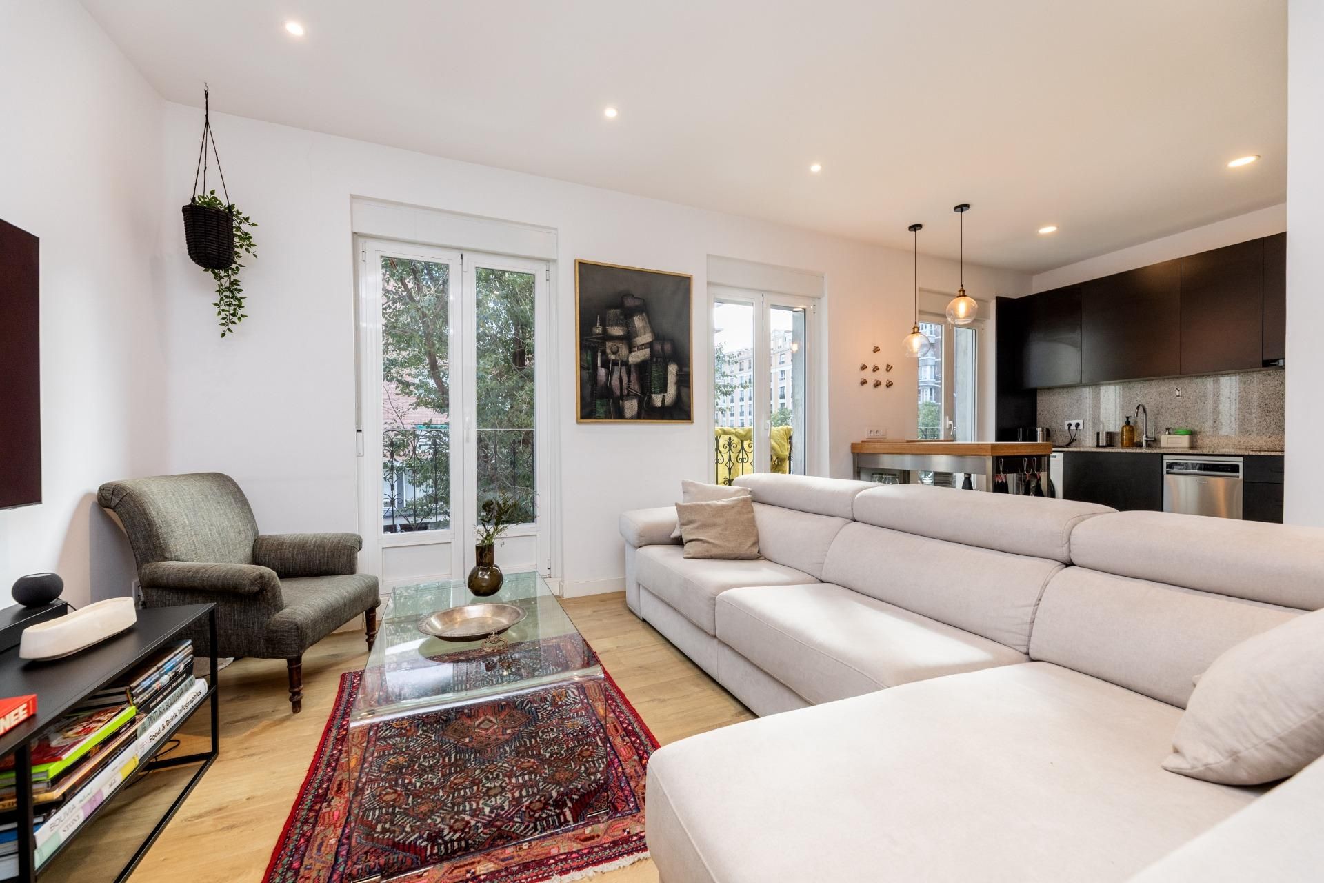 Living room of Flat to rent in  Madrid Capital  with Air Conditioner, Heating and Balcony
