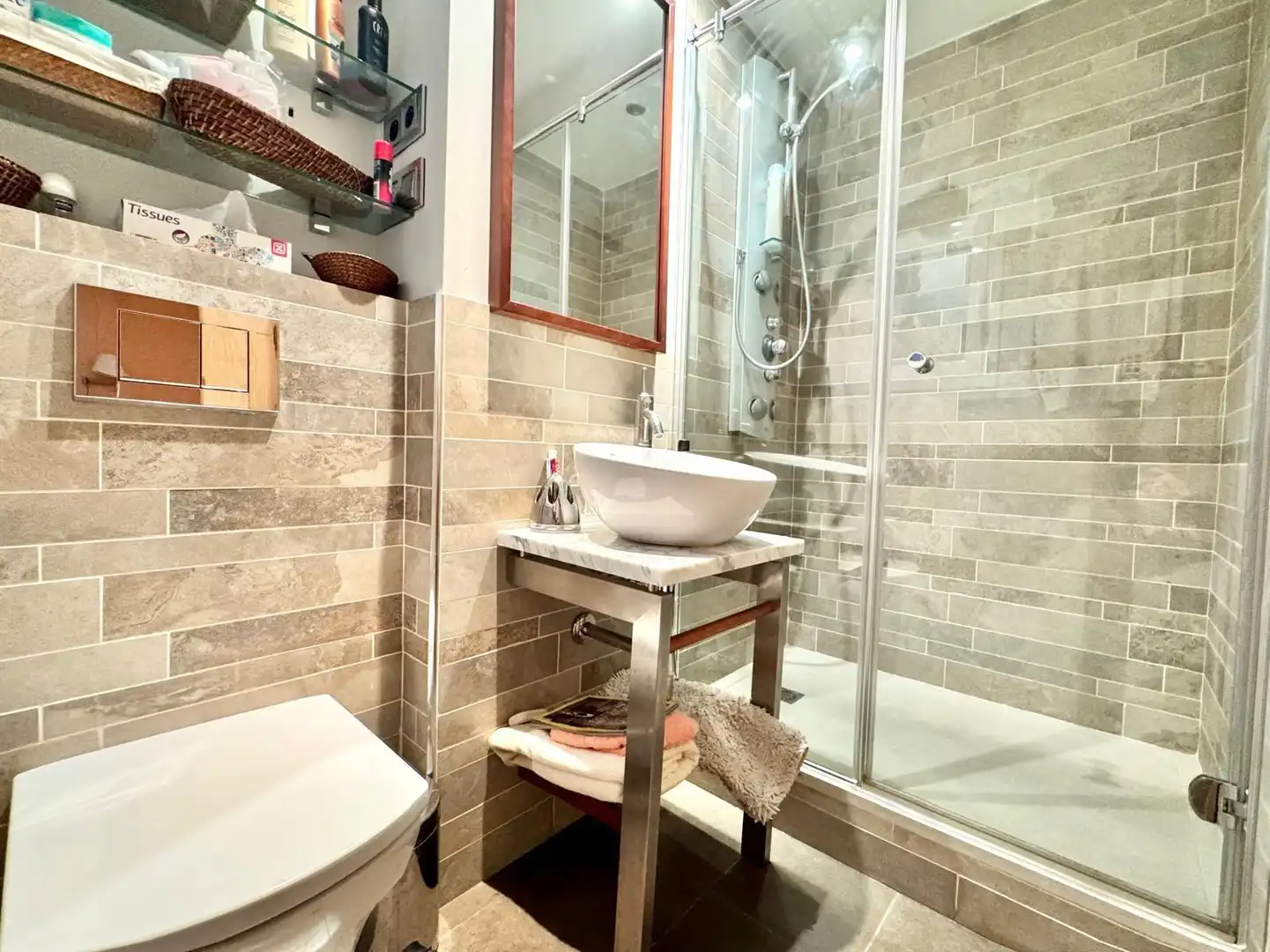 Badezimmer von Wohnung zum Verkauf in  Barcelona Capital mit Klimaanlage, Heizung und Parkett