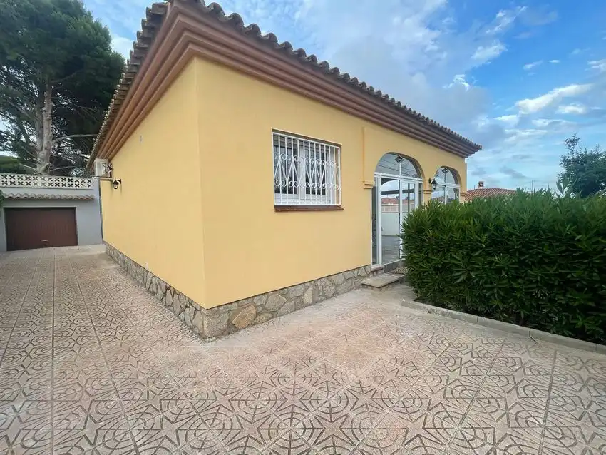 House with pool for sale in Miami Platja, imagen 3