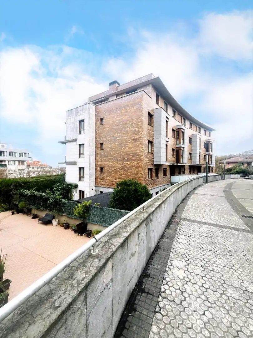 Vista exterior de Àtic en venda en Donostia - San Sebastián  amb Aire condicionat, Calefacció i Terrassa