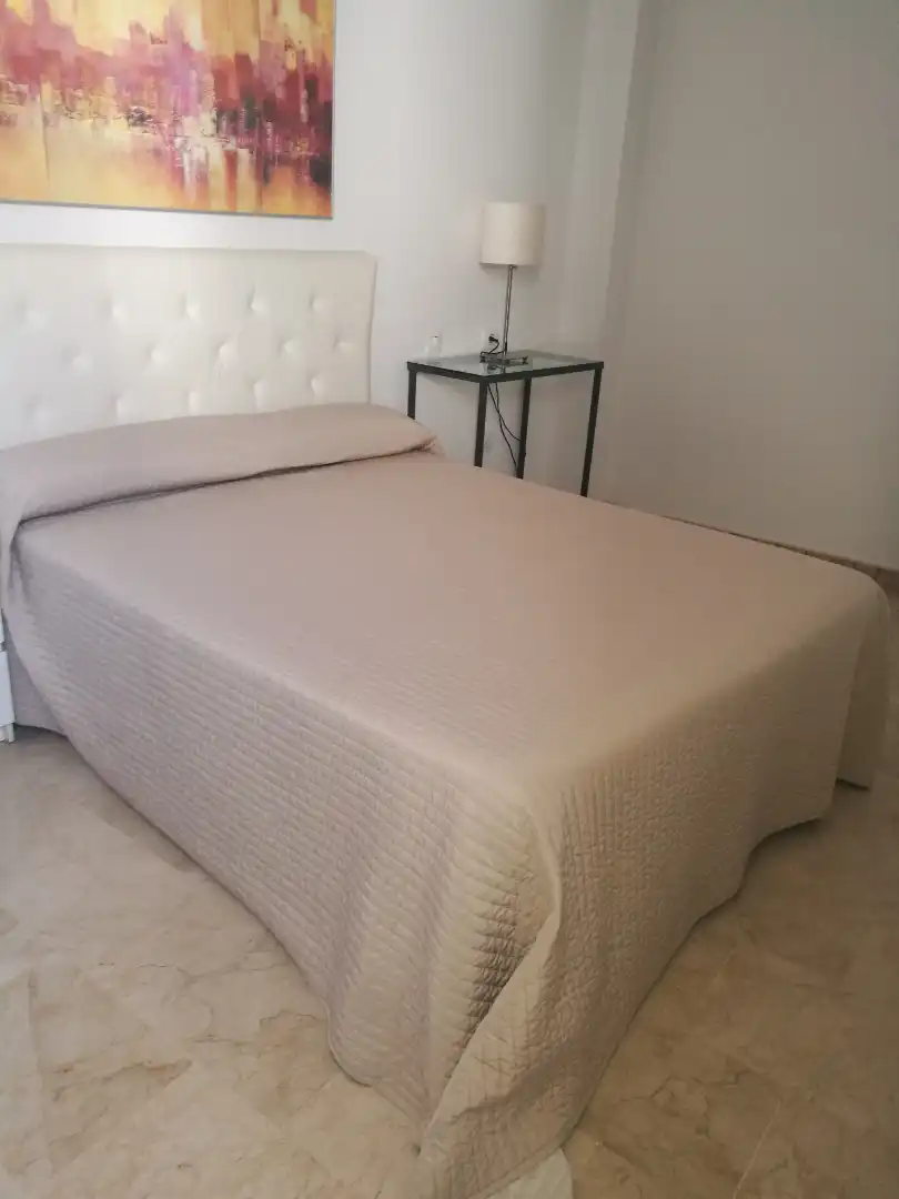 Dormitori de Apartament de lloguer en Sevilla amb Aire condicionat, Moblat i Rentadora