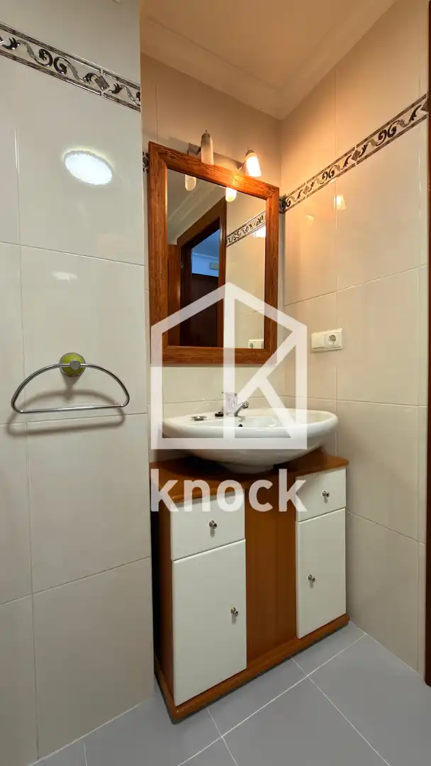 Baño de Piso en venta en Oviedo  con Calefacción