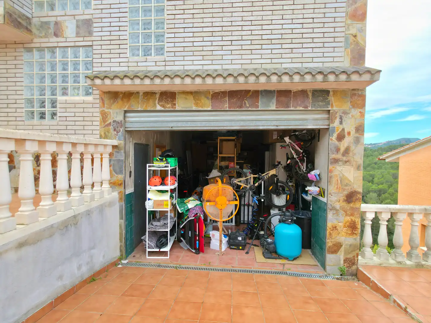 Aparcament de Casa o xalet en venda en Sant Andreu de la Barca amb Aire condicionat, Calefacció i Jardí privat