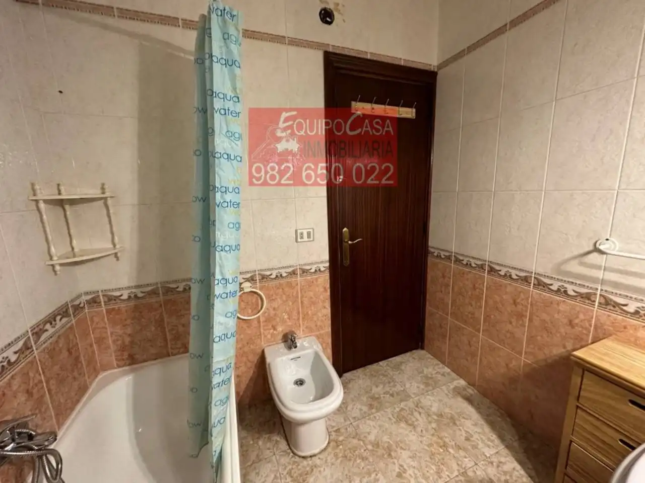 Baño de Casa adosada en venta en Lugo con Calefacción, Terraza y Amueblado