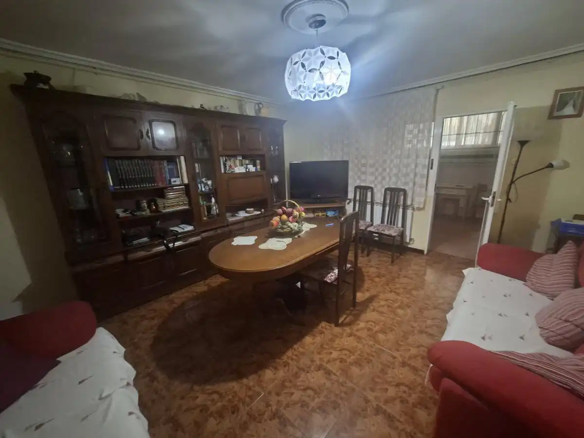 Sala d'estar de Casa adosada en venda en Vitoria - Gasteiz amb Calefacció, Parquet i Terrassa