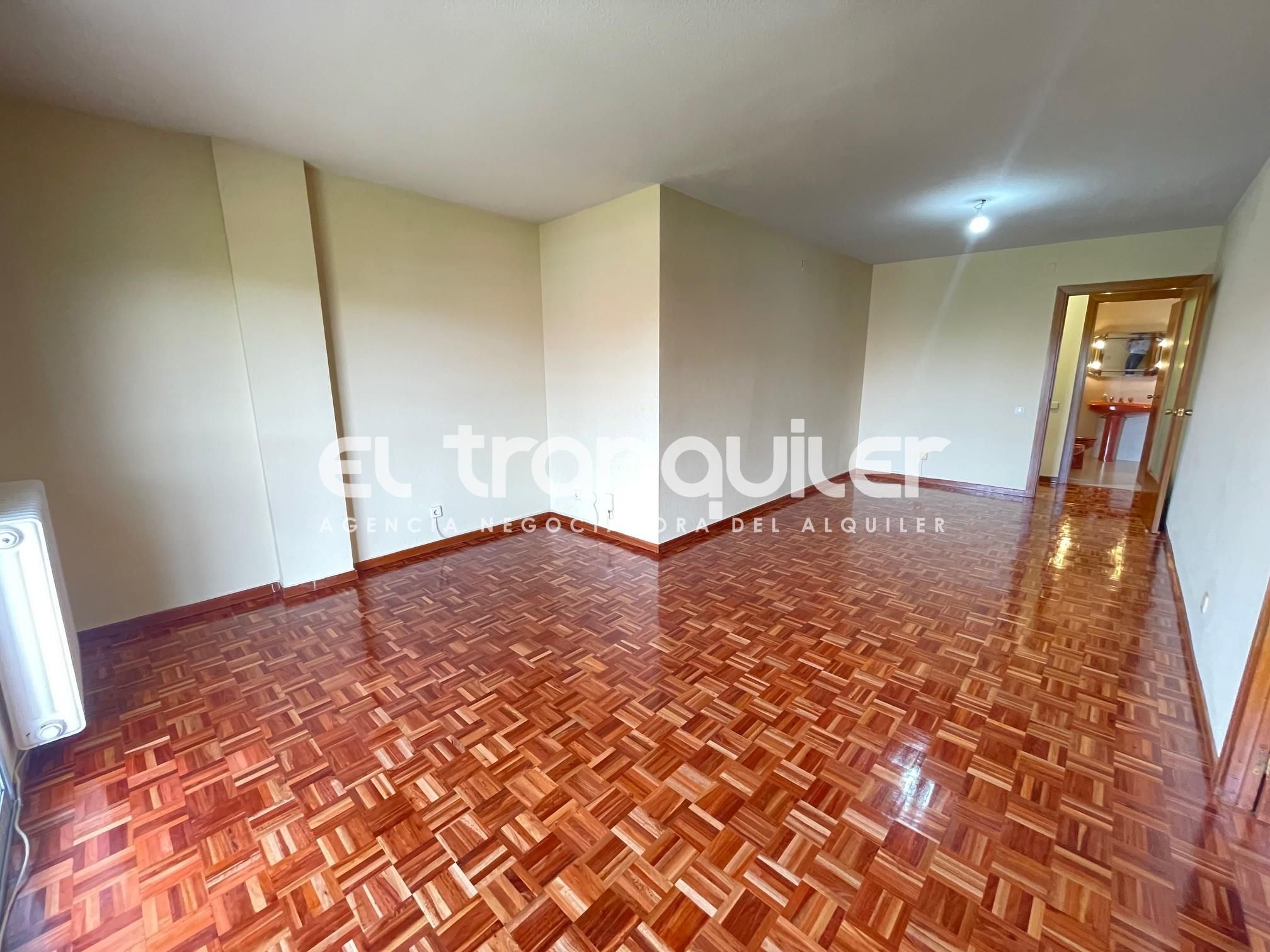 Bedroom of Flat to rent in Tres Cantos  with Parquet flooring and Terrace
