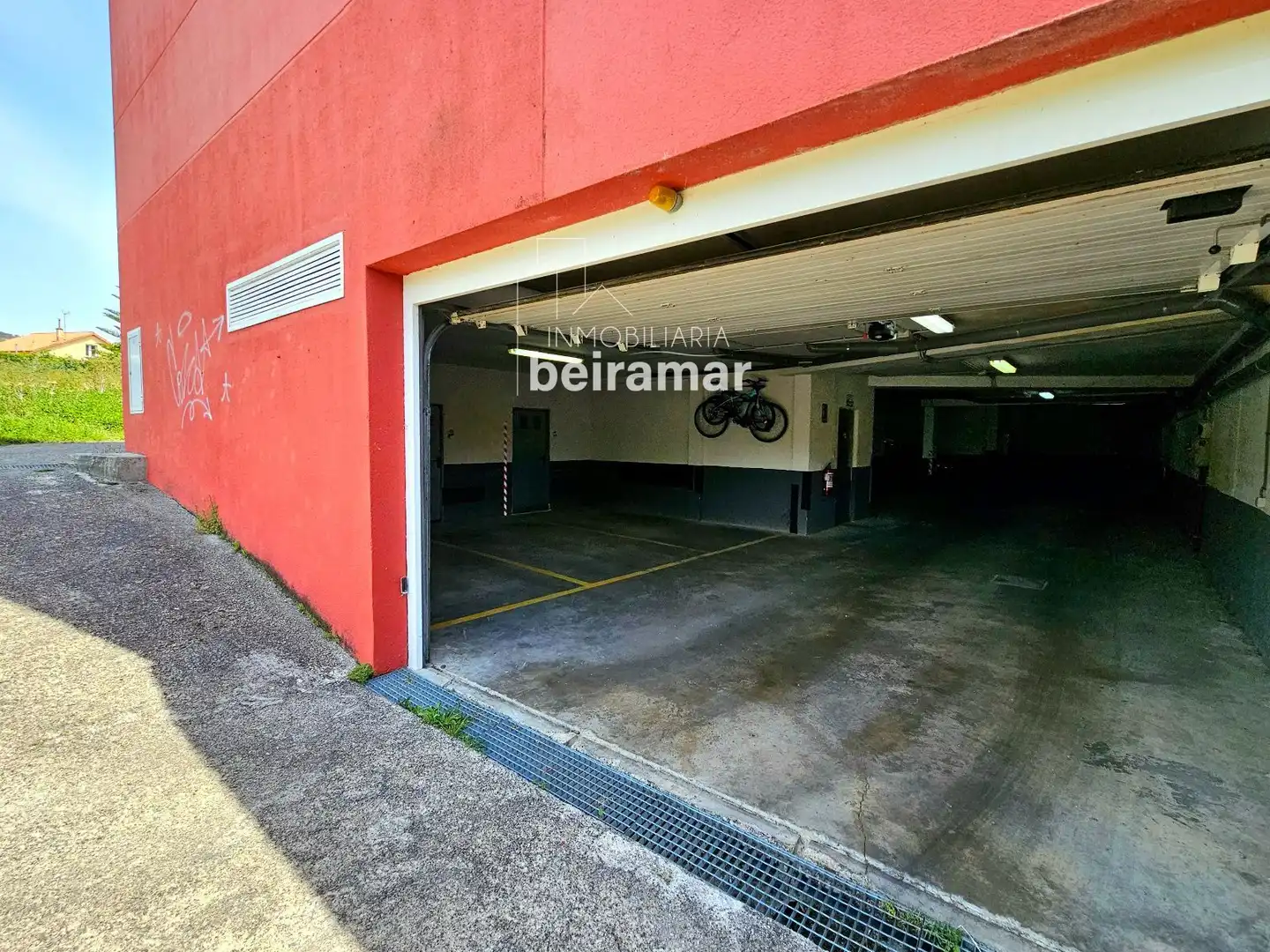 Parking of Flat for sale in Ribeira  with Heating, Storage room and Furnished