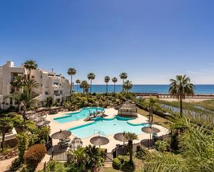 Vista exterior de Apartament en venda en Estepona amb Aire condicionat, Calefacció i Terrassa