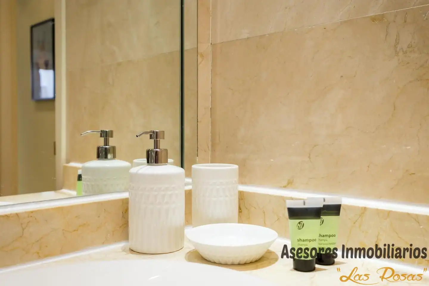 Badezimmer von Wohnung zur Miete in Madrid mit Klimaanlage und Möbliert