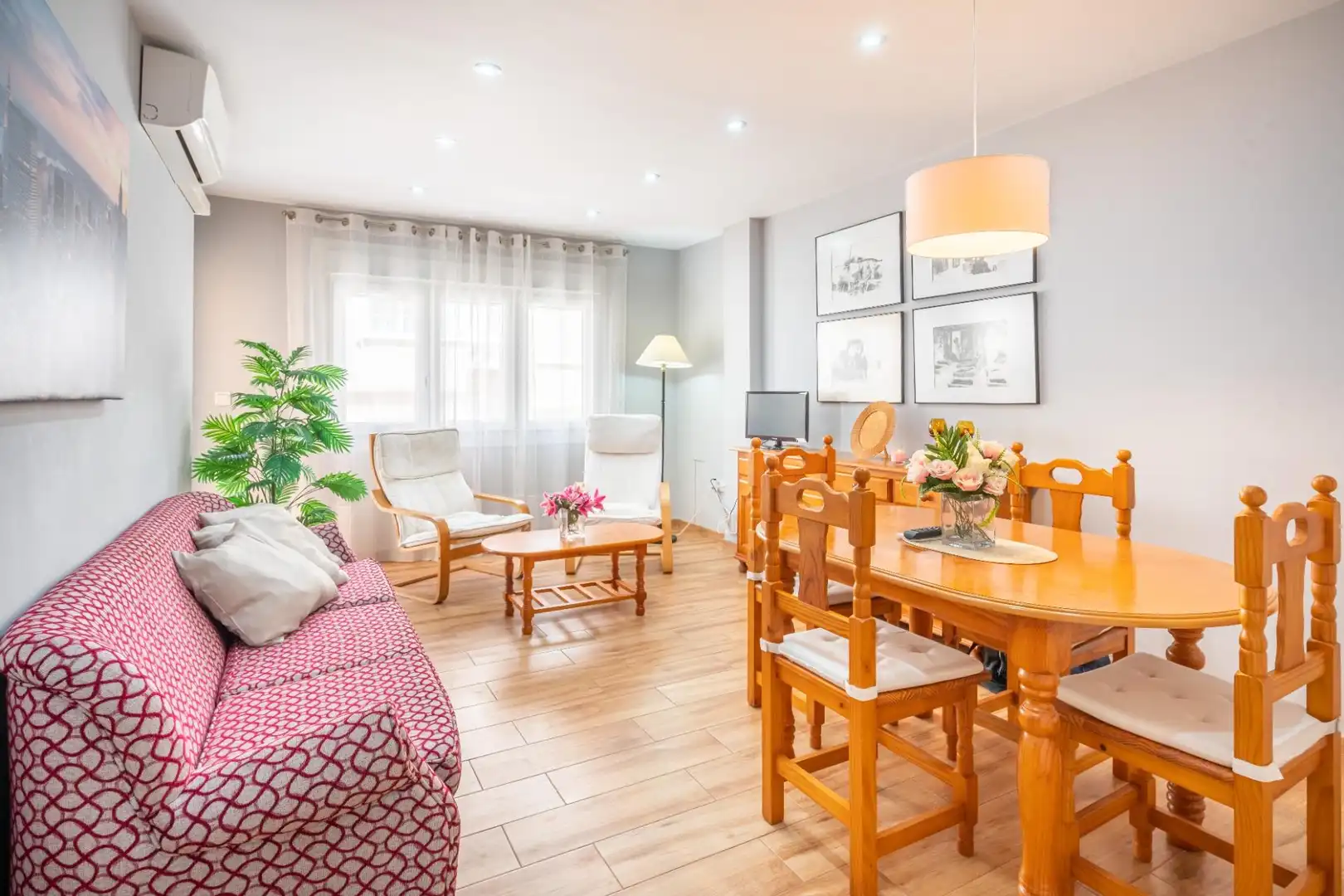 Wohnzimmer von Wohnung zur Miete in Almería mit Klimaanlage, Heizung und Terrasse