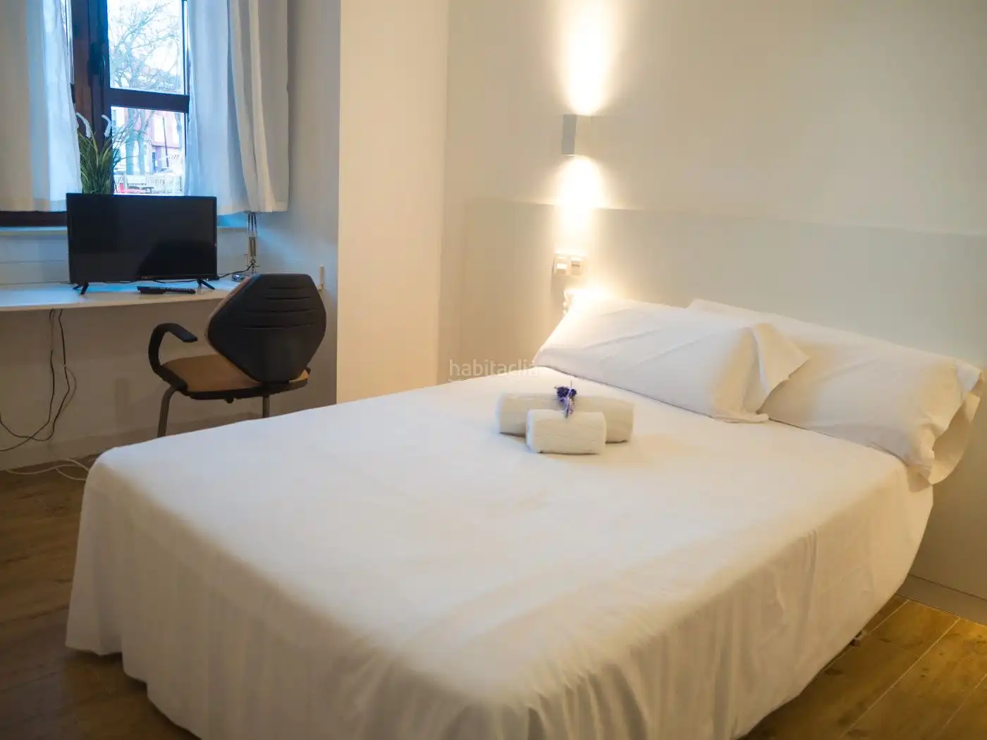 Studio with pool to rent in Plaza Poniente 30