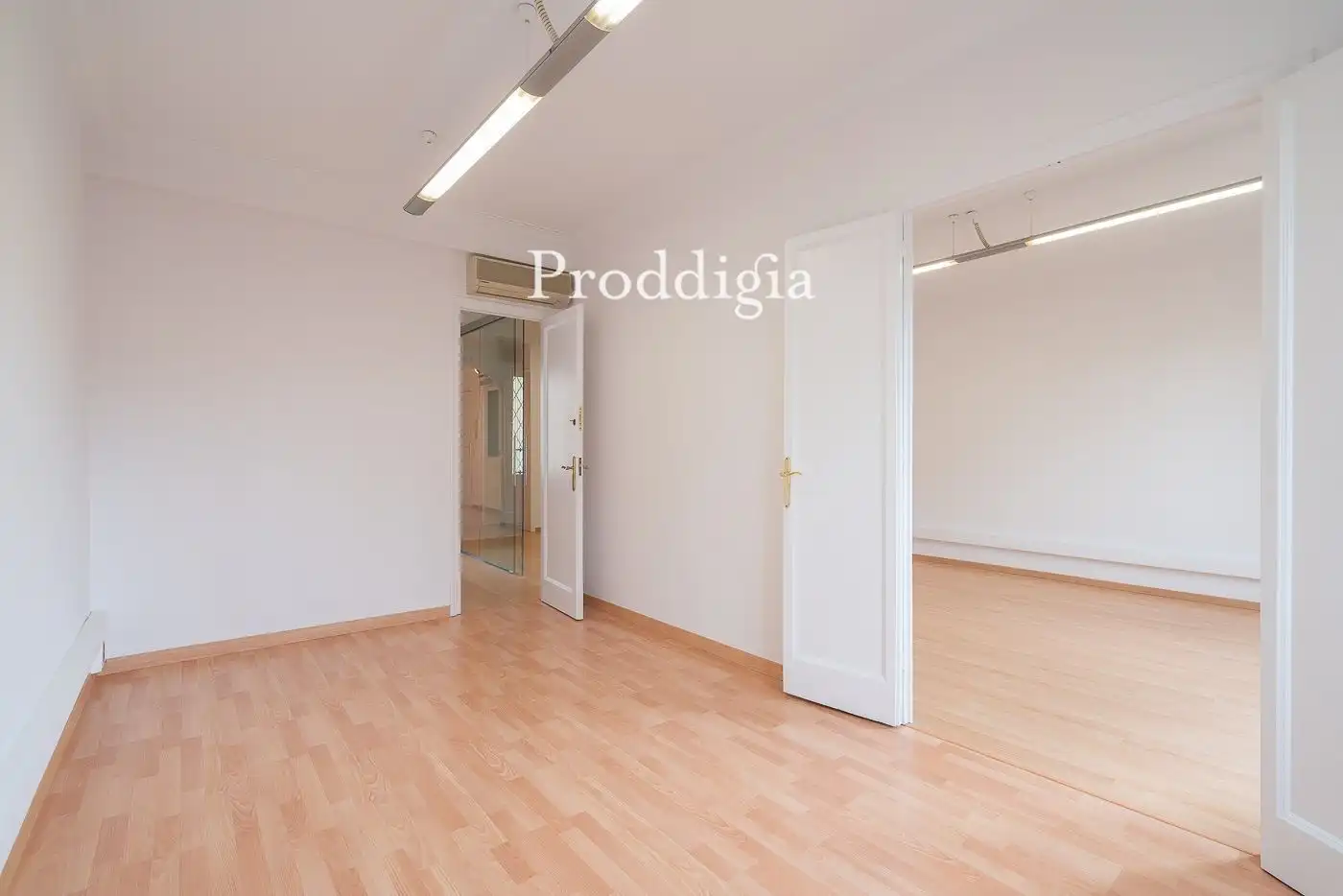 Office for rent in Barcelona  with Air Conditioner and Heating