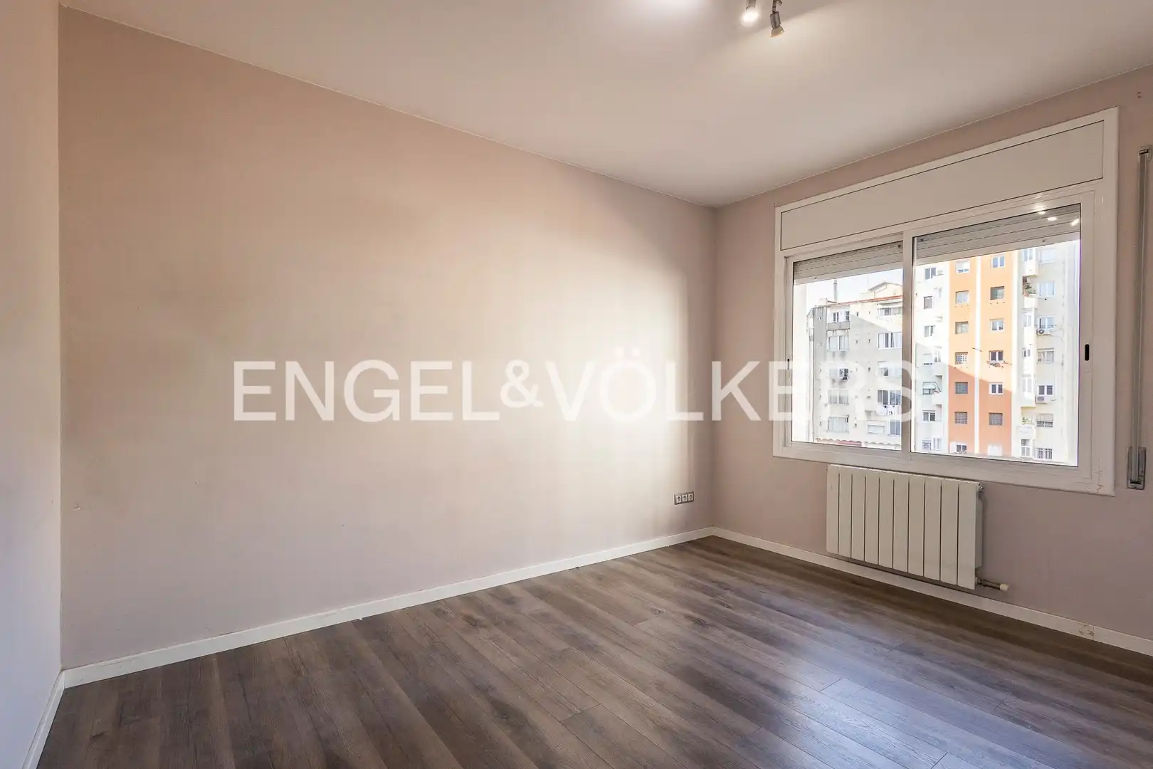 Schlafzimmer von Wohnung zum Verkauf in Barcelona mit Klimaanlage, Heizung und Parkett