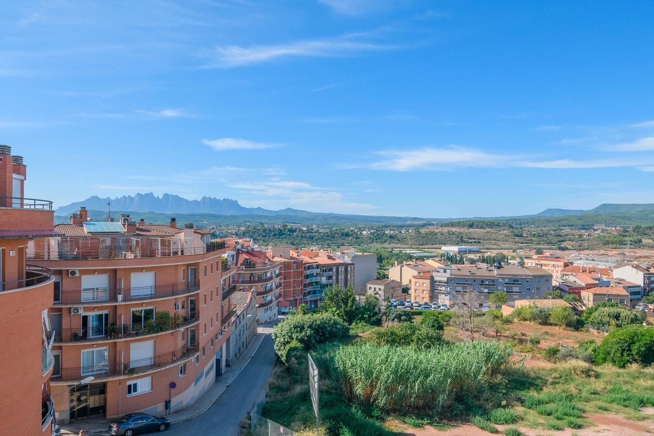 Vista exterior de Dúplex en venta en Manresa con Calefacción, Terraza y Balcón