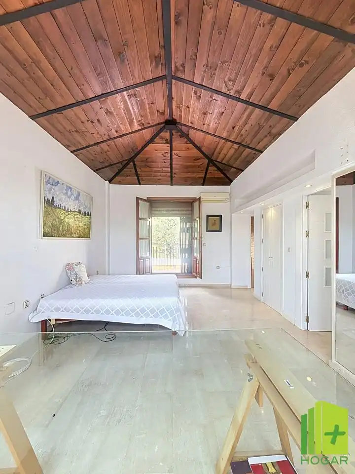 Habitación de Casa adosada en venta en Jaén con Aire acondicionado, Jardín privado y Terraza