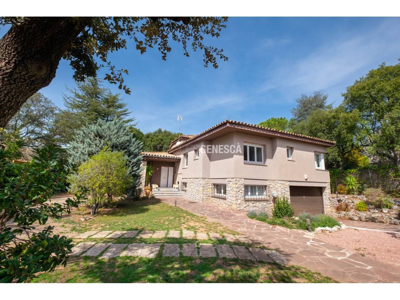 Vista exterior de Casa o xalet en venda en Matadepera amb Calefacció, Jardí privat i Parquet