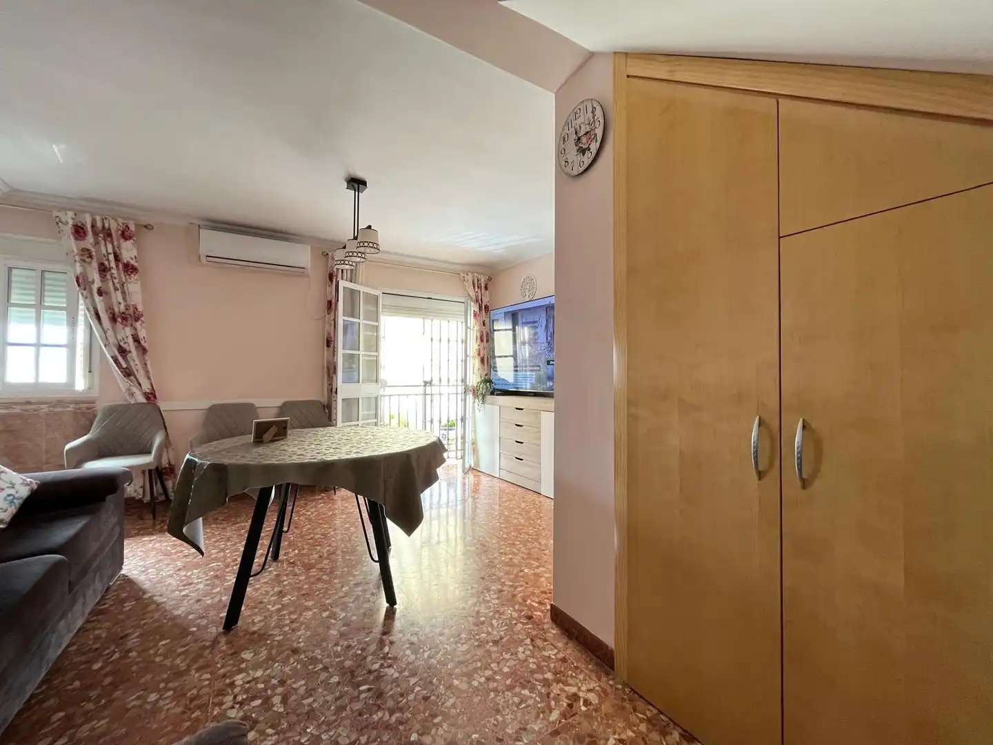 Vista exterior de Casa o xalet en venda en Dos Hermanas amb Aire condicionat, Terrassa i Traster