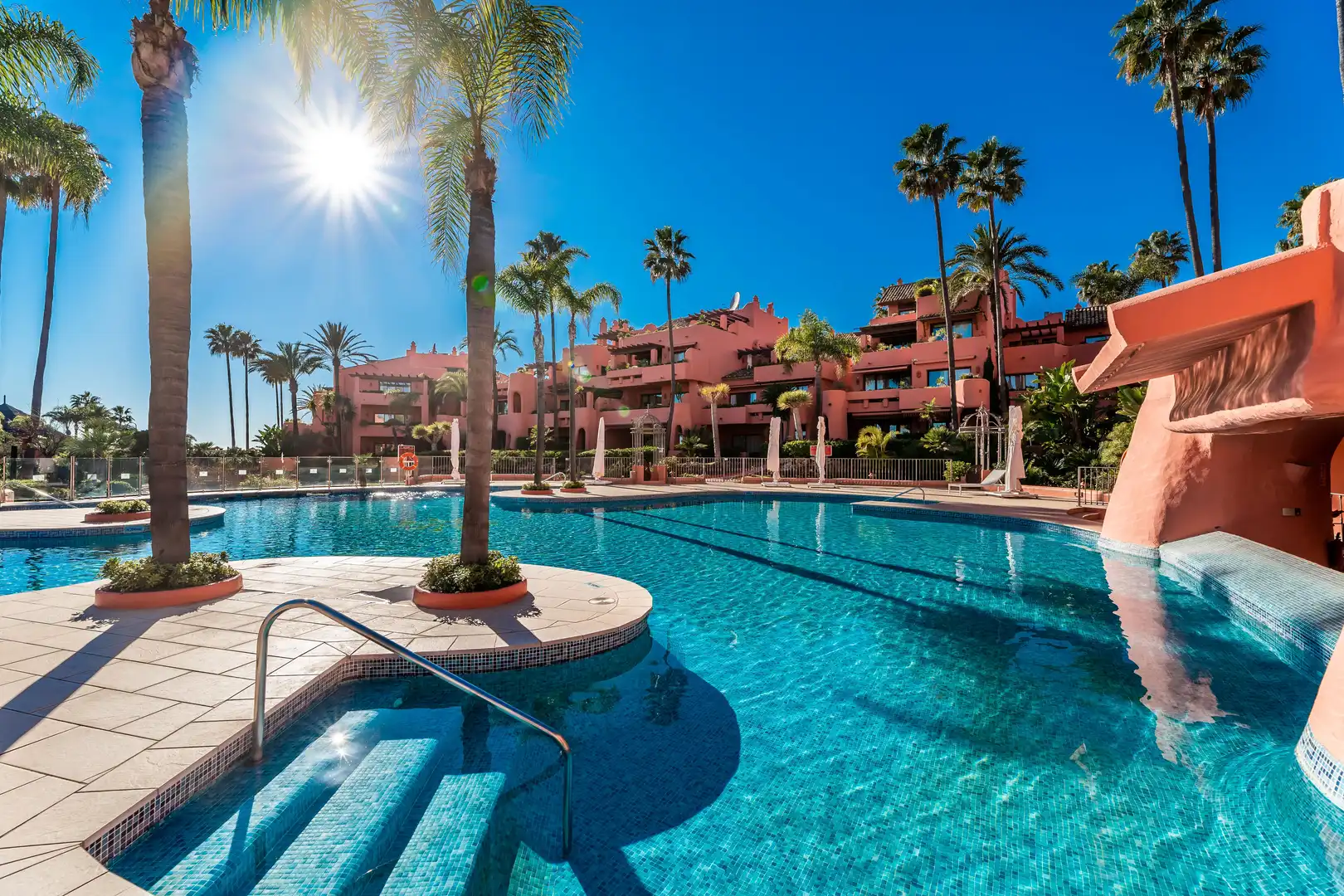 Piscina de Planta baja en venta en Estepona con Aire acondicionado, Calefacción y Parquet