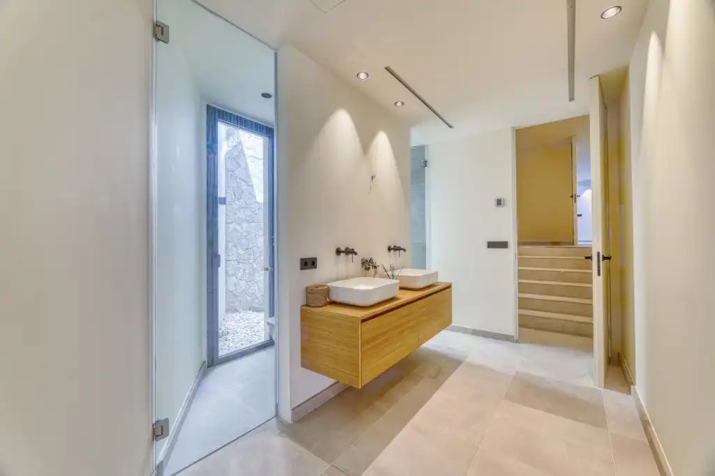 Bathroom of Houses for sale in Calvià  with Air Conditioner, Private garden and Parquet flooring