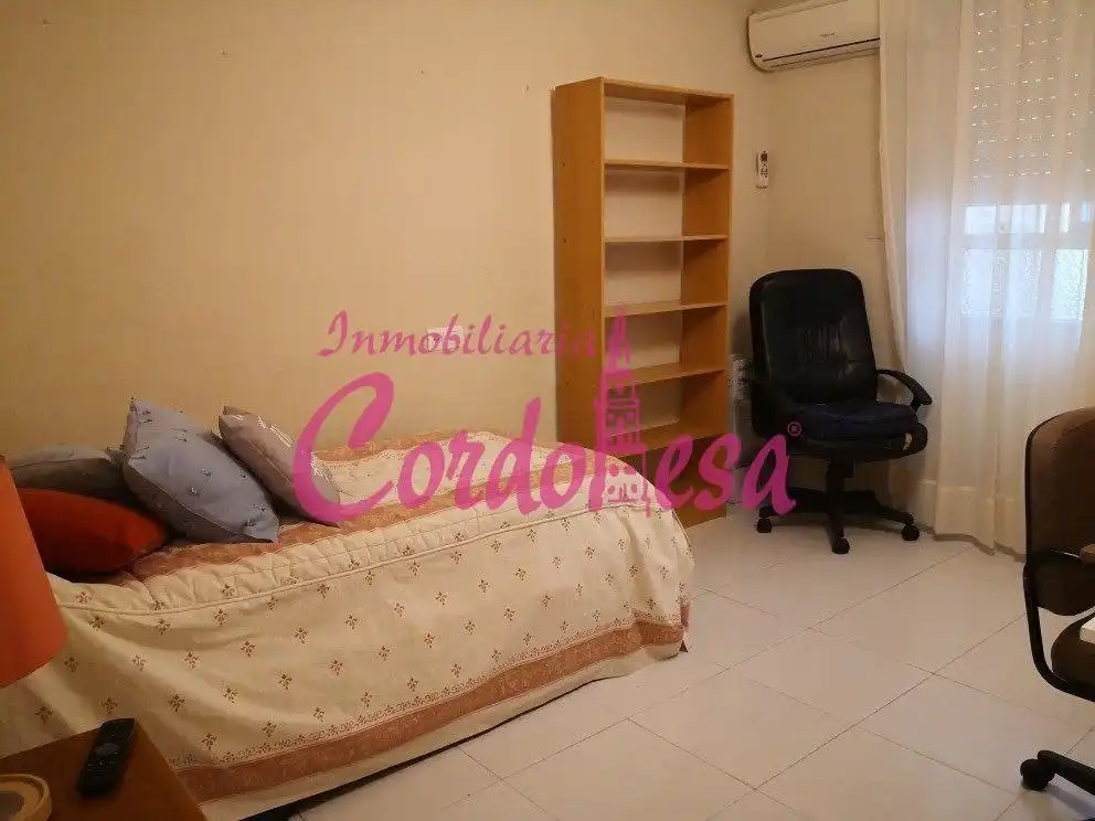 Bedroom of Flat for rent in Córdoba  with Air Conditioner