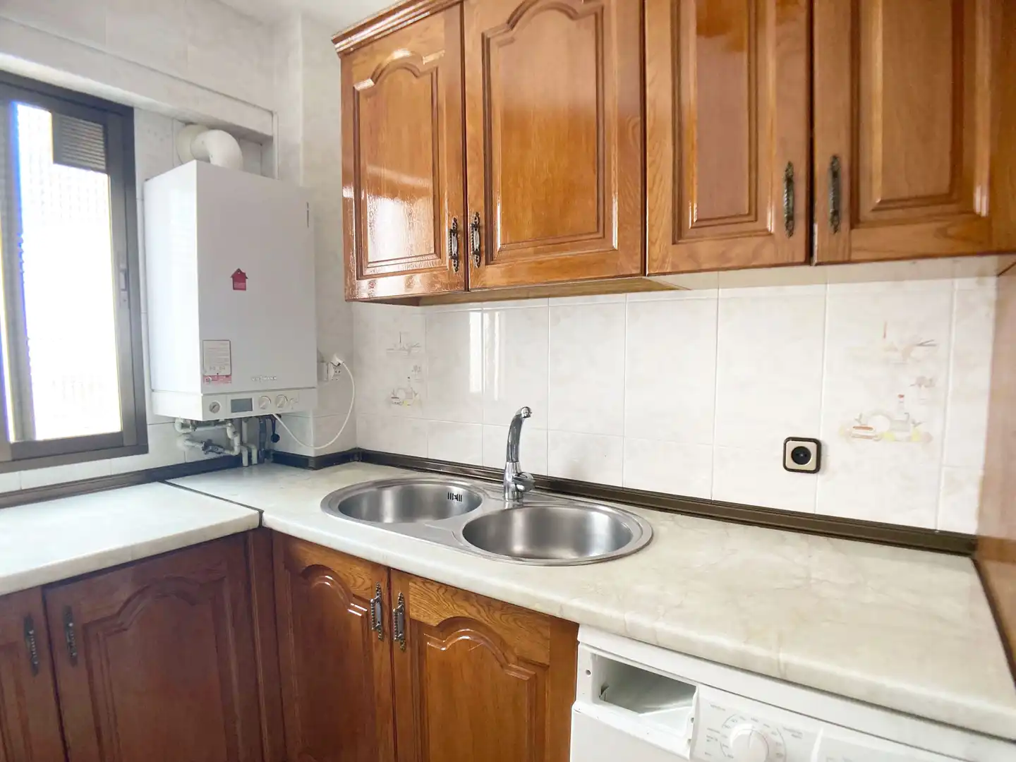 Cocina de Piso de alquiler en Madrid con Calefacción, Terraza y Amueblado
