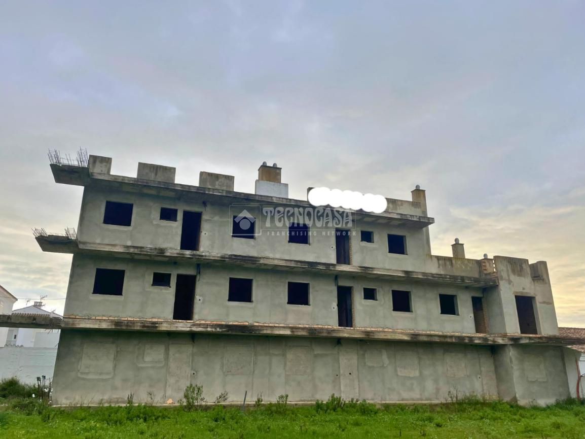 Vista exterior de Edificio en venta en Chiclana de la Frontera