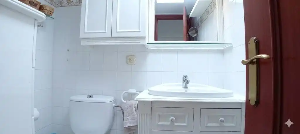 Badezimmer von Einfamilien-Reihenhaus zum Verkauf in Algeciras mit Terrasse und Balkon