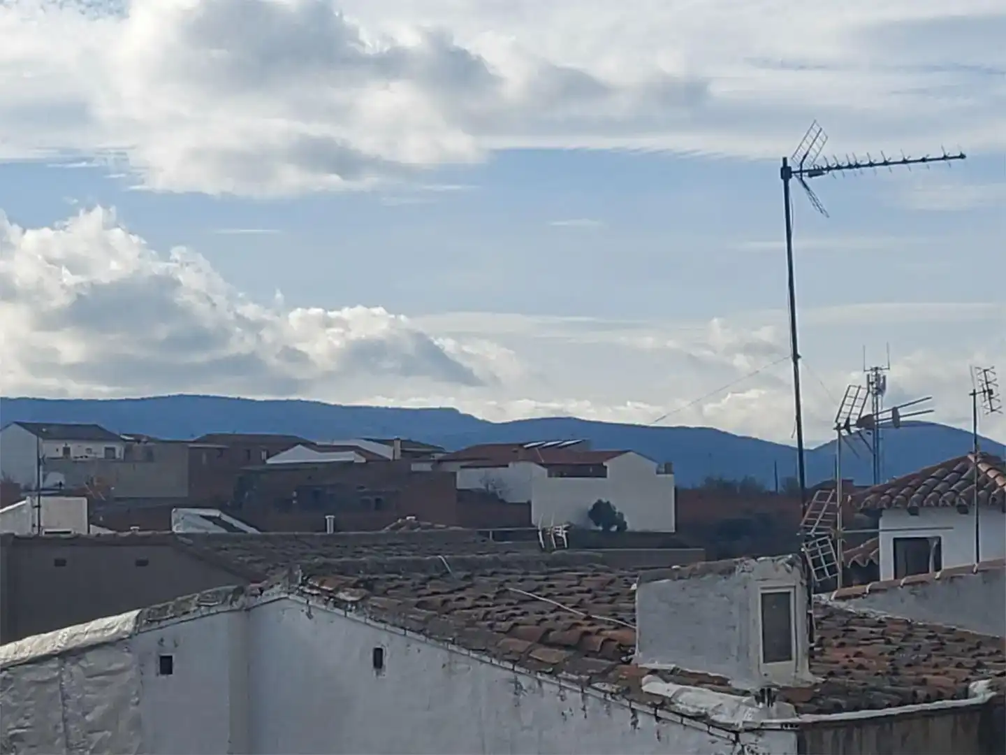 Vista exterior de Pis en venda en Los Navalucillos amb Moblat i Balcó